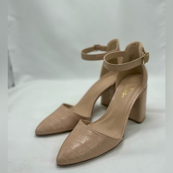 NWOT Lulu's pointed tow heels color cream size 10 - Picture 2 of 8